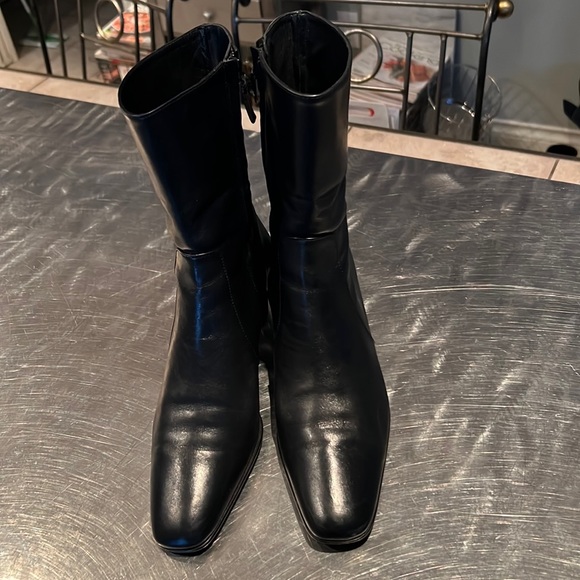 Classiques Entier Shoes - Classiques Entier half boot. Leather. Black. Size 7 1/2 M.